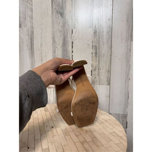 Woman’s white heels size 6.5 - Picture 6 of 7